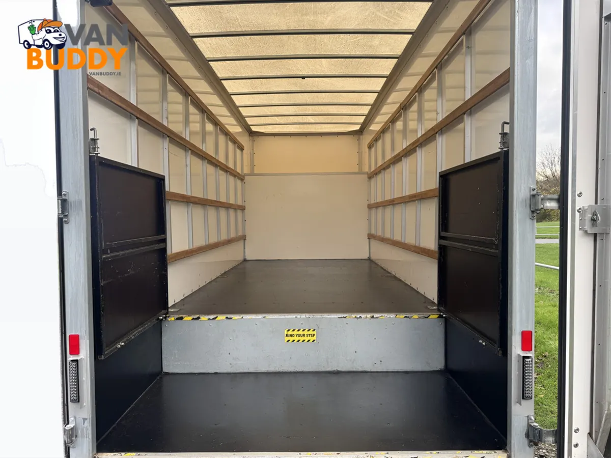 Mercedes-Benz Sprinter Luton Box Van - Image 4