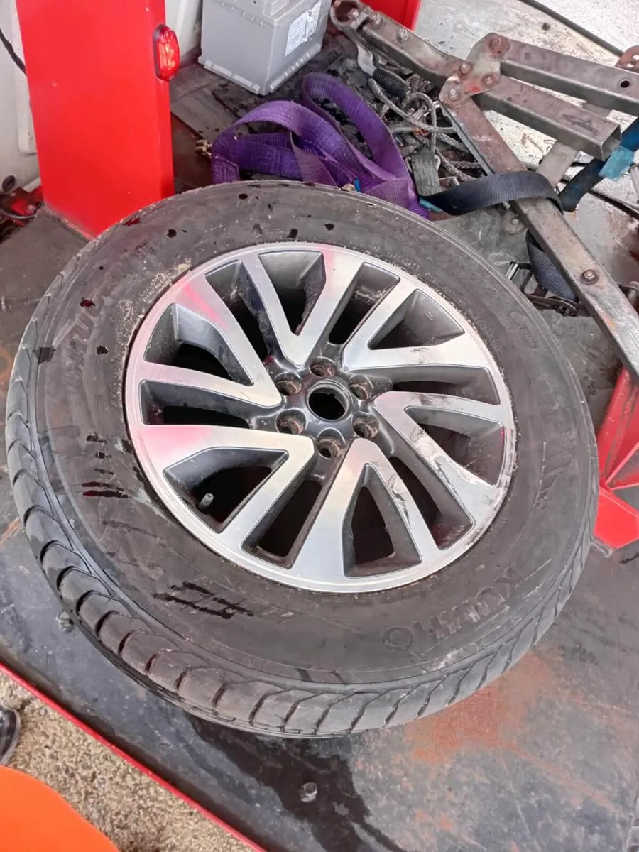 Nissan navara np300 alloy 18 inch new tyre - Image 1