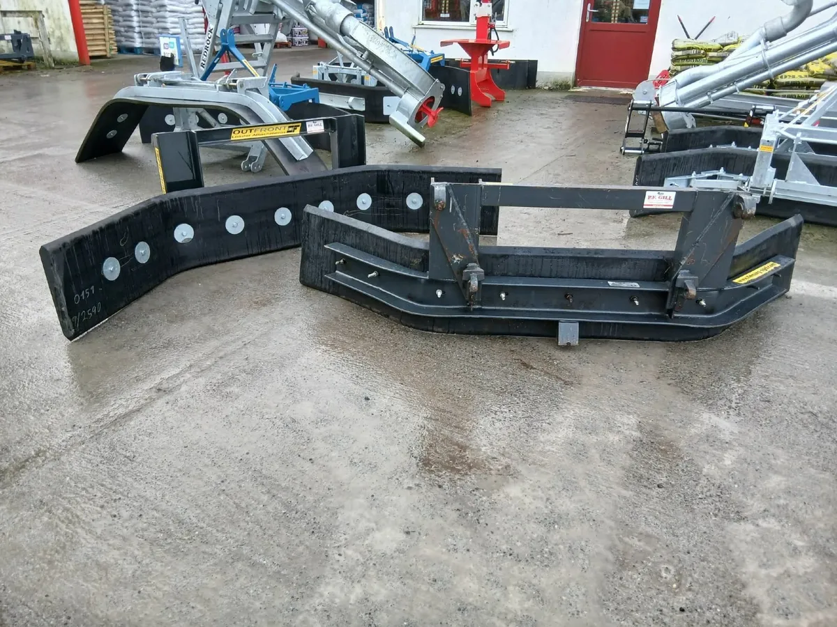 NEW AND S/H FLEMING LOADER  MOUNTED YARD SCRPAERS - Image 2