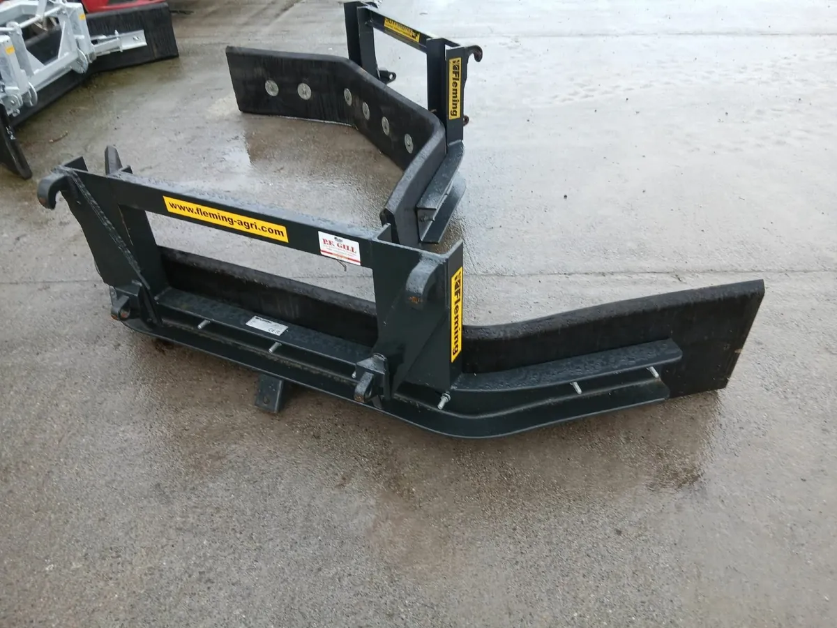 NEW AND S/H FLEMING LOADER  MOUNTED YARD SCRPAERS - Image 3