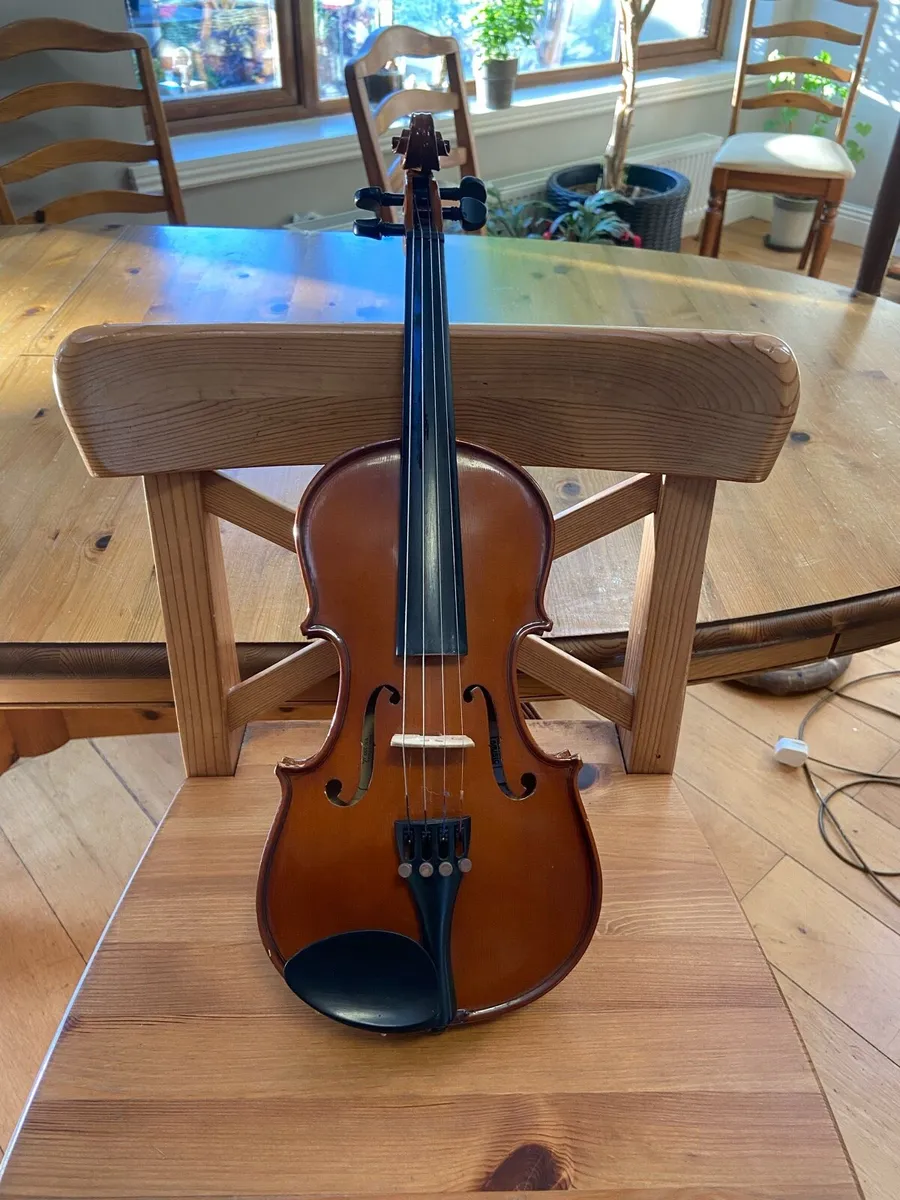 Violin, case and shoulder rest. 1/2 size. - Image 1