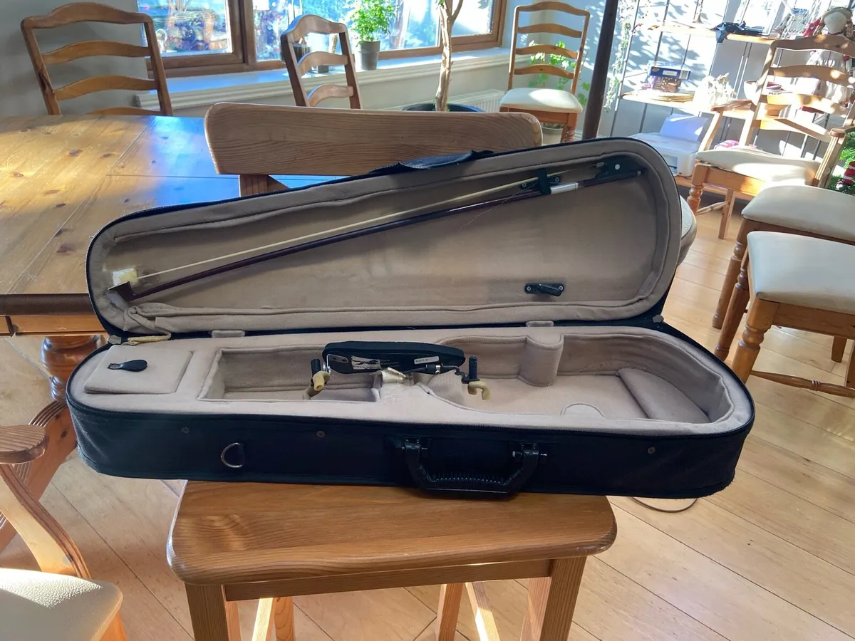 Violin, case and shoulder rest. 1/2 size. - Image 3