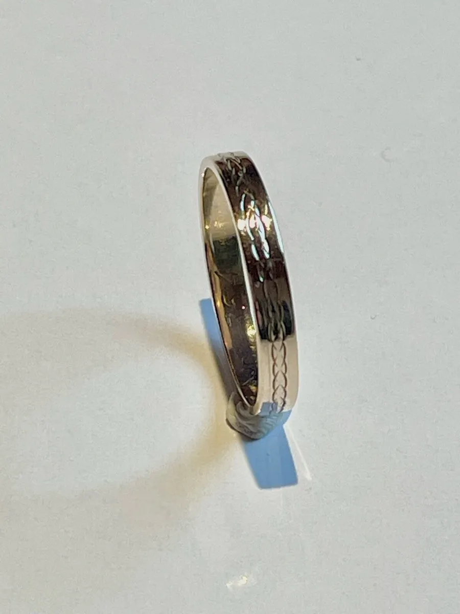 9ct Gold Ring - Image 1