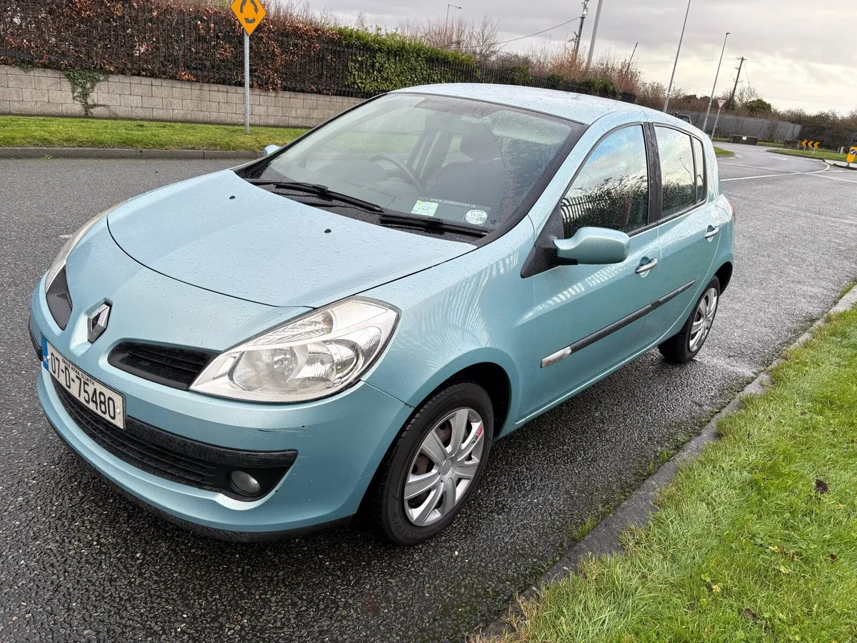 Renault Clio brand new nct low km, serviced - Image 3