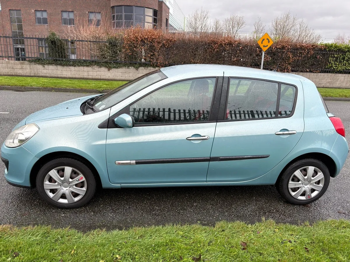 Renault Clio brand new nct low km, serviced - Image 4