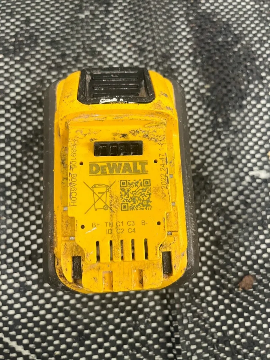 DeWalt 54V 9 AH Battery - Image 2