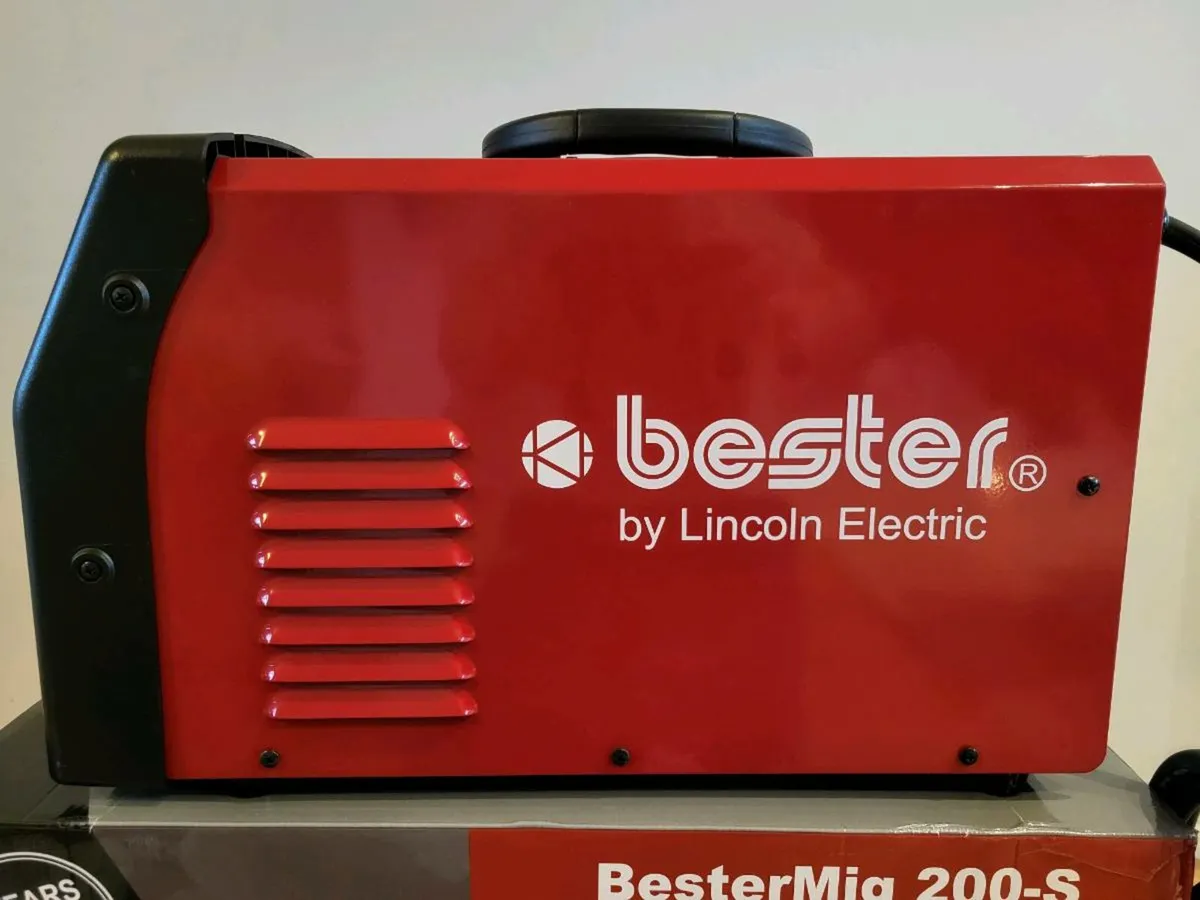 Lincoln's Mig 200-S Welder  Mig Mag/Tig/Mma 3in1 - Image 3