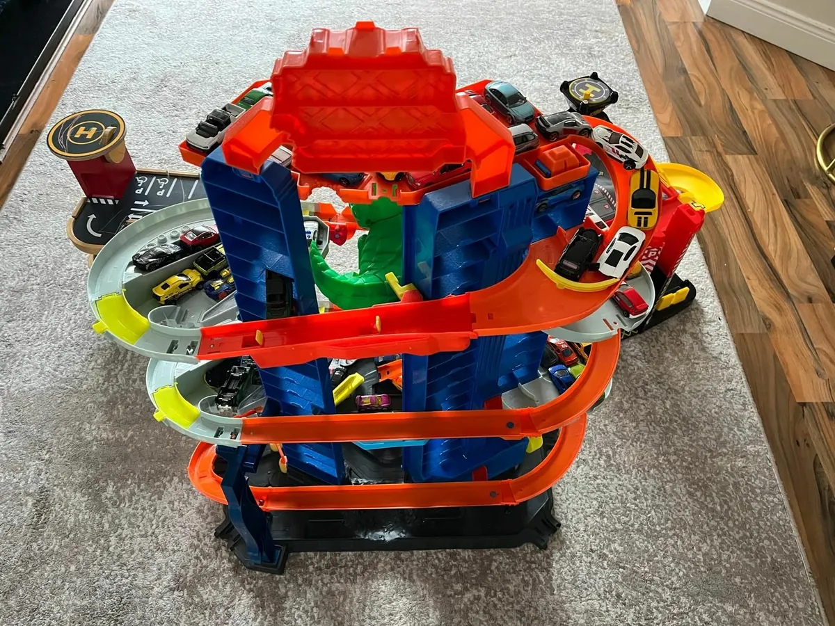 Set of Toy Car Parking Garages - Image 2