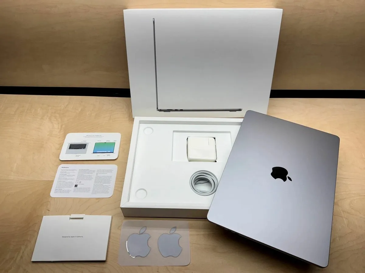 2024 M3 MacBook Air 15-inch 16GB 512GB box - Image 1