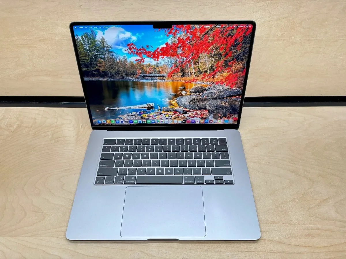 2024 M3 MacBook Air 15-inch 16GB 512GB box - Image 2