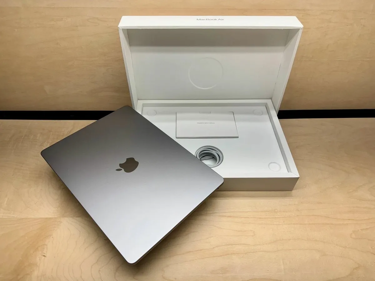2024 M3 MacBook Air 15-inch 16GB 512GB box - Image 3