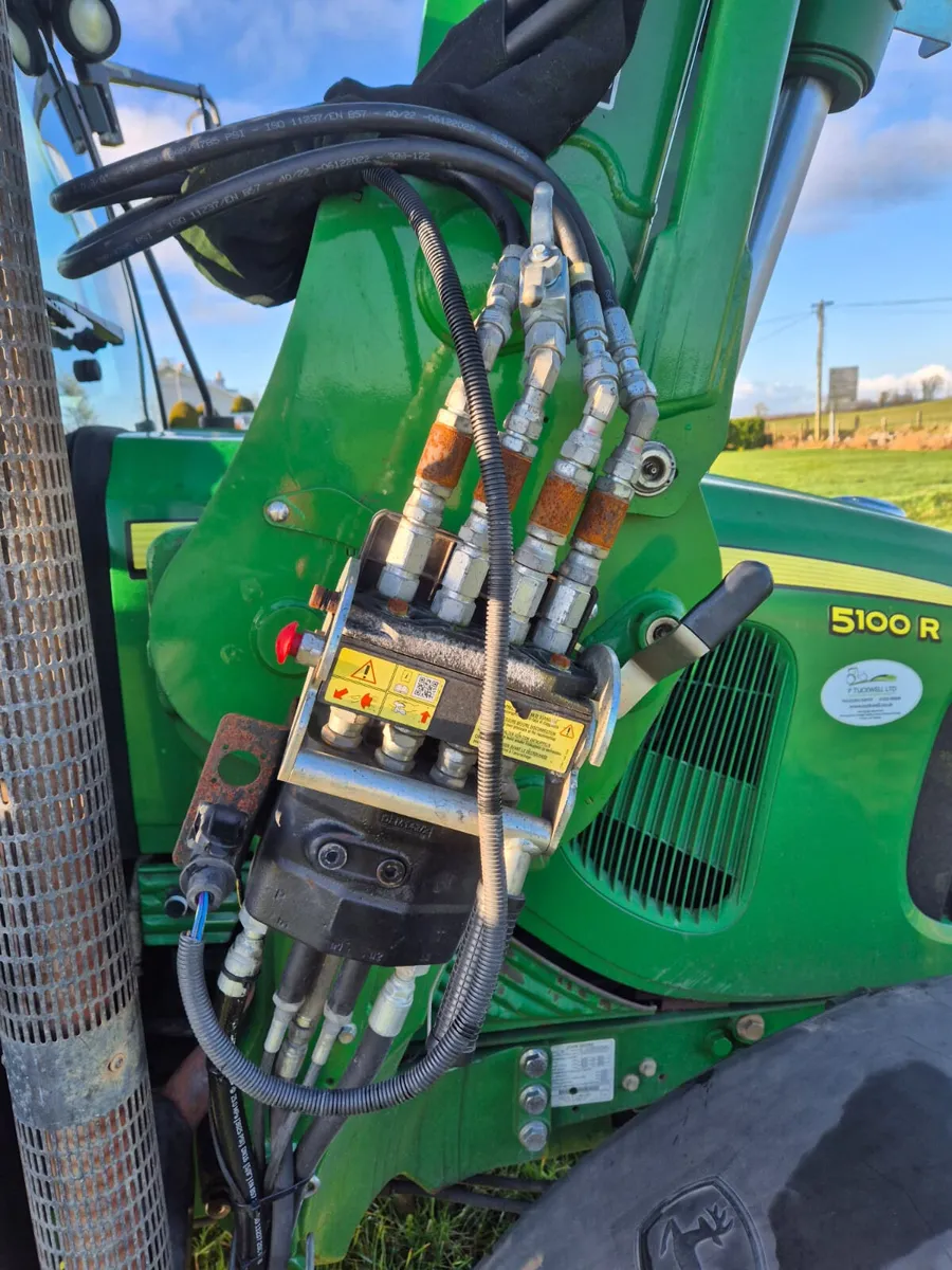 John deere 5100r 2013 with loader - Image 1