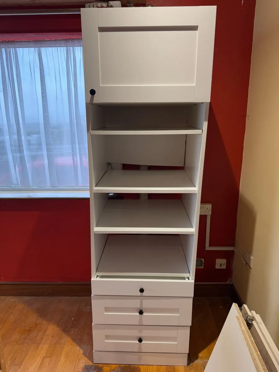 High cabinet kitchen Airbnb - Image 1