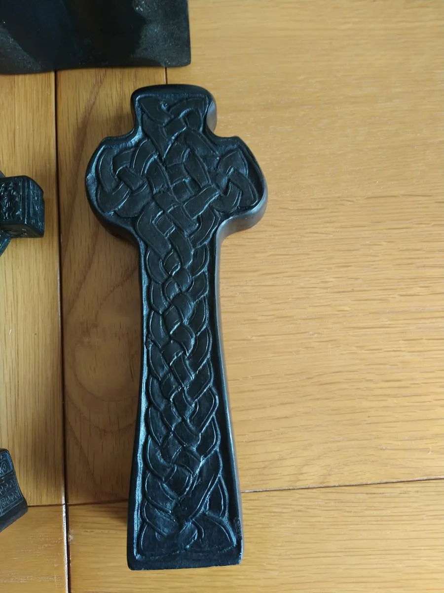 Black turf ornaments - Image 1