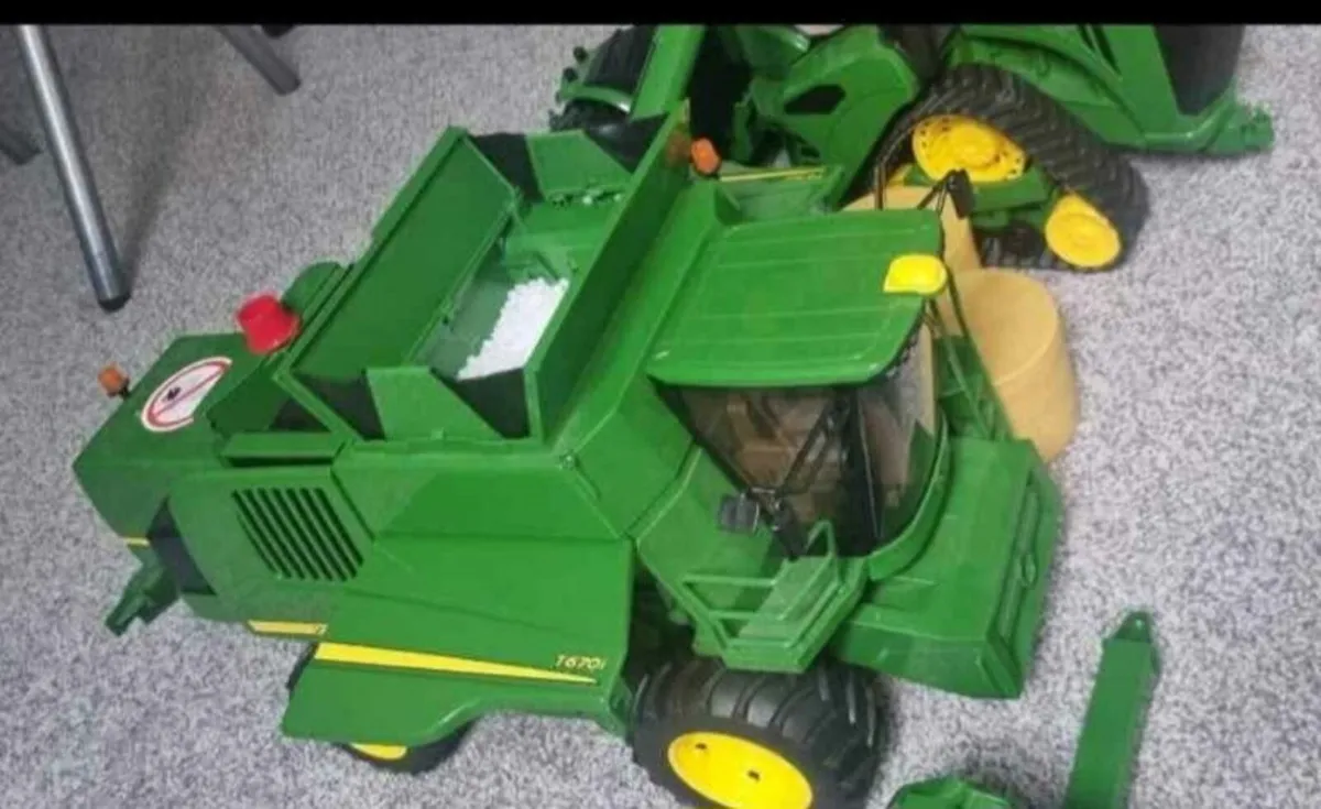 Kids toy tractors - Image 1