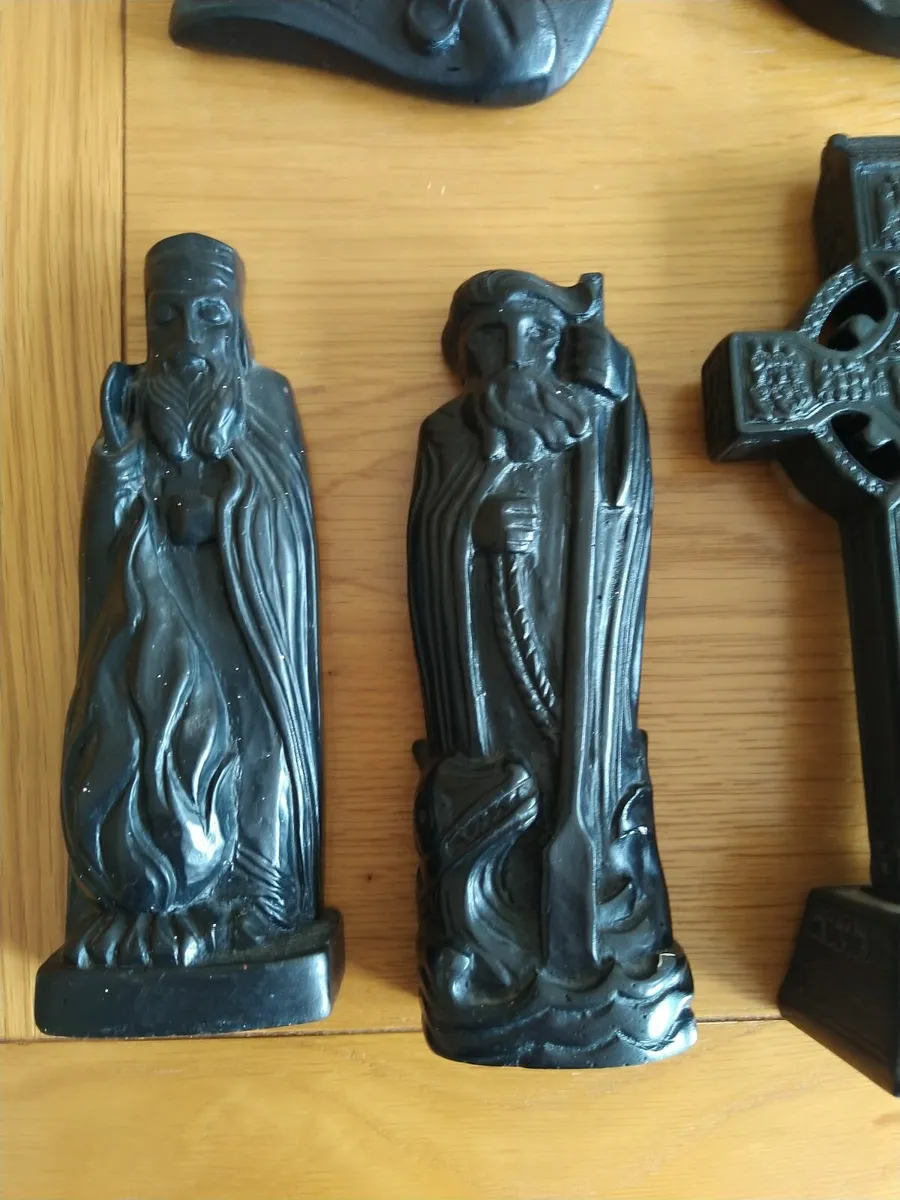 Black turf ornaments - Image 3