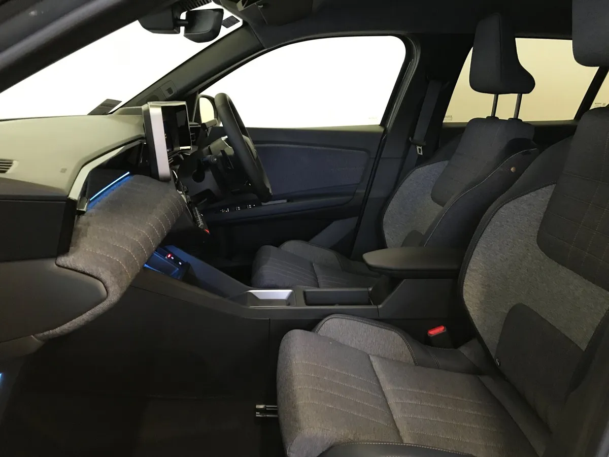 Renault 4 E-Tech Tecno 52kw - Image 4