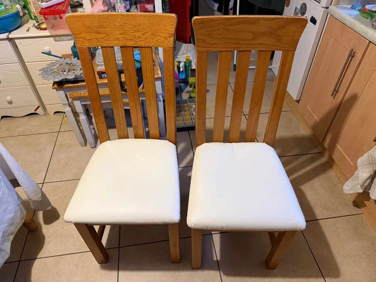 2 oak frame chairs - Image 1