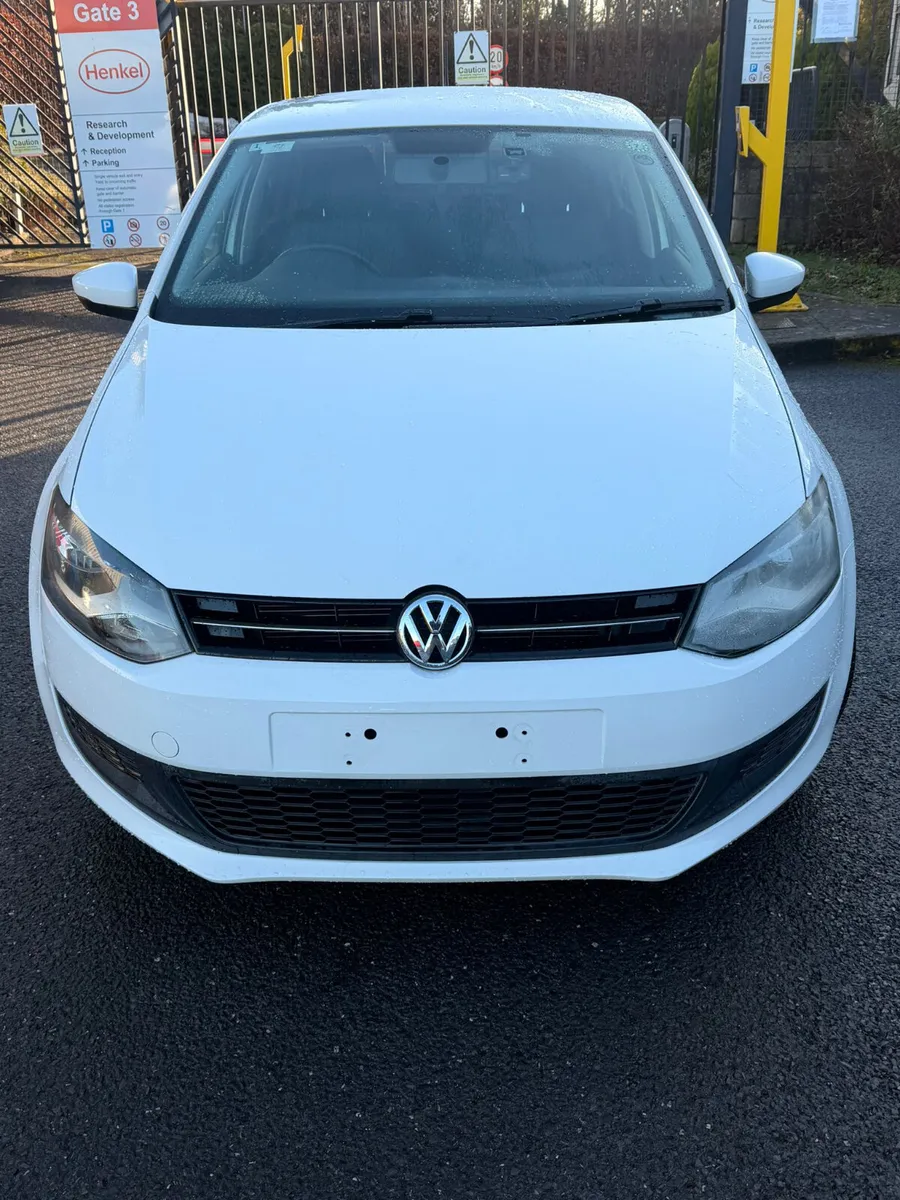volkwagon polo white 2012 - Image 1
