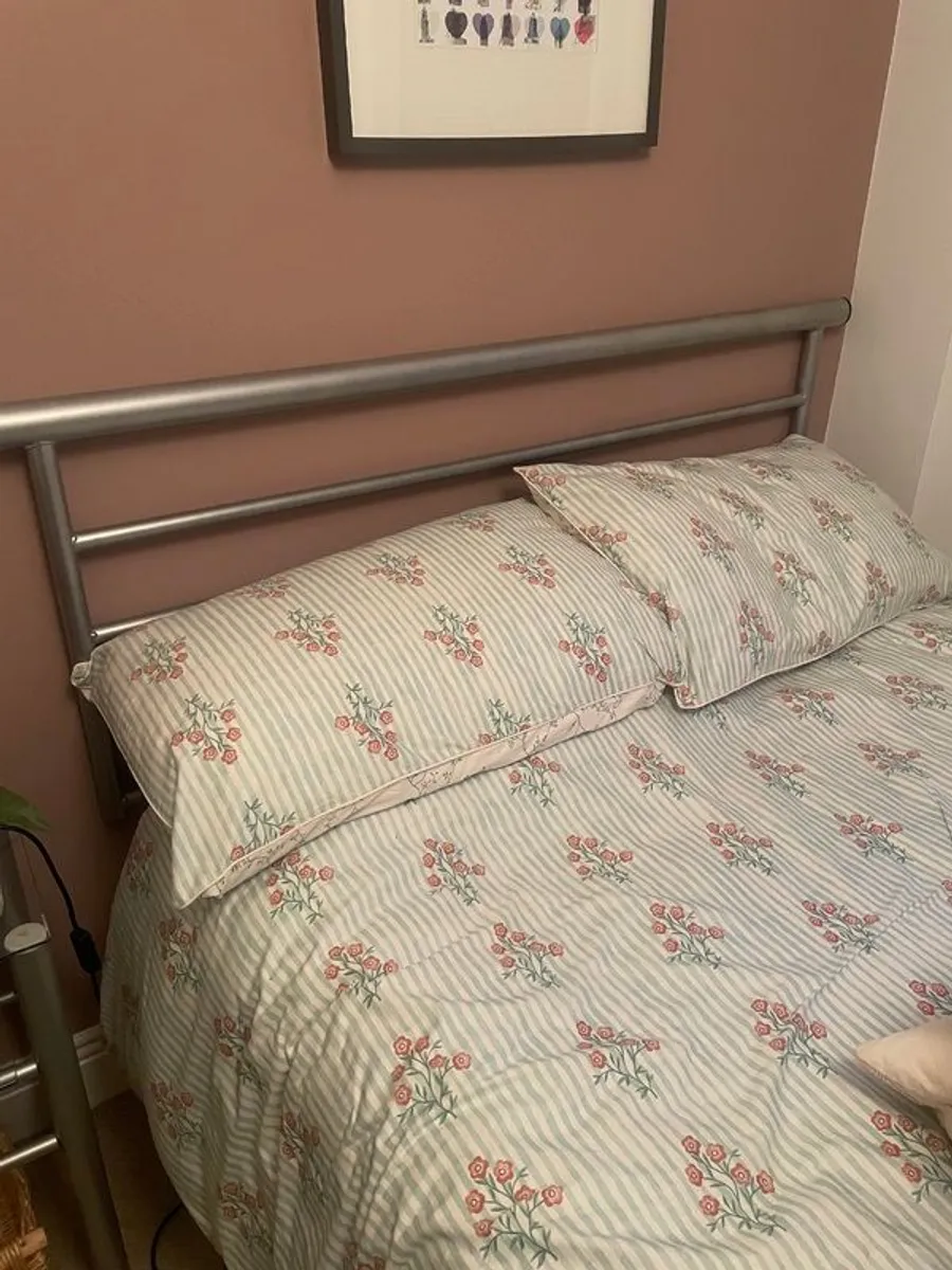 Headboard, bedside table and lamp - Image 2