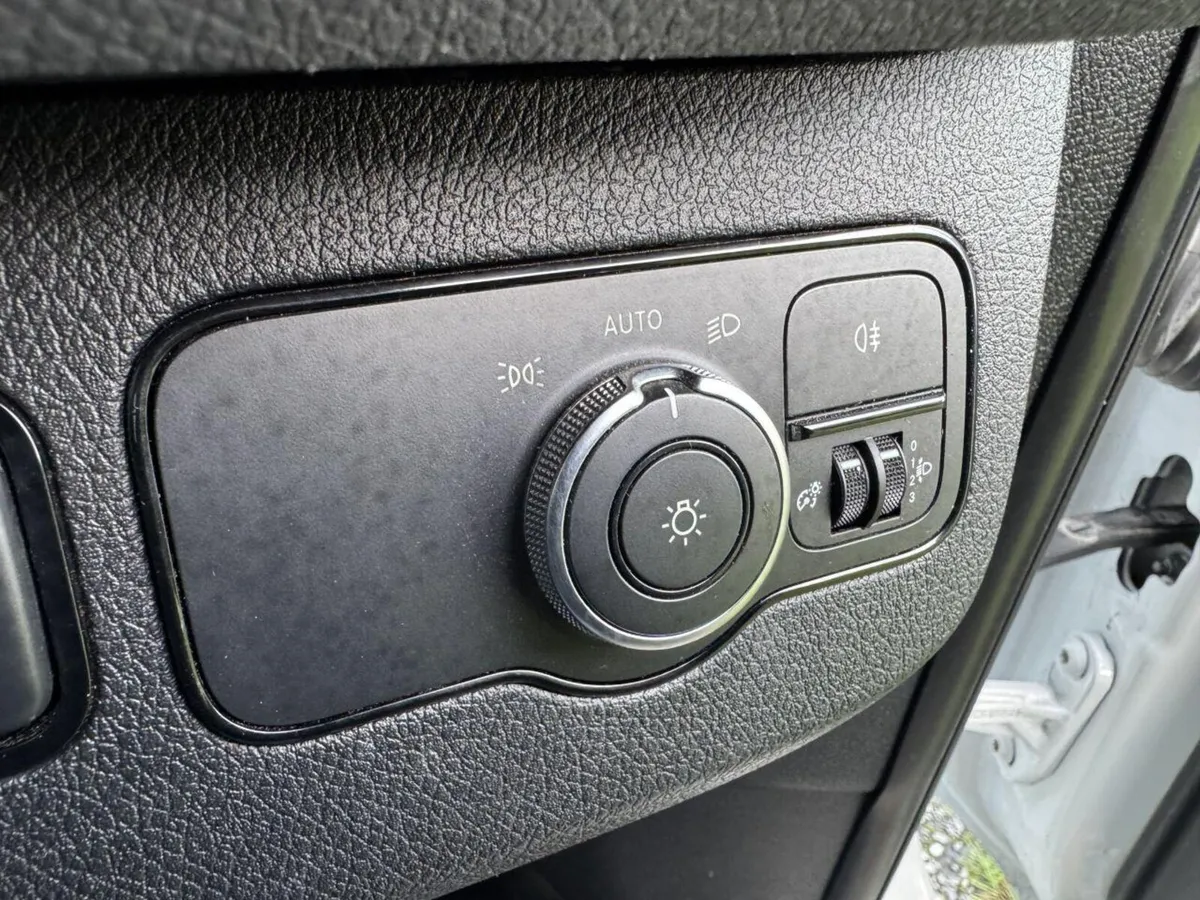 Mercedes-Benz Sprinter 2.0 315di Luton Box Van - Image 2