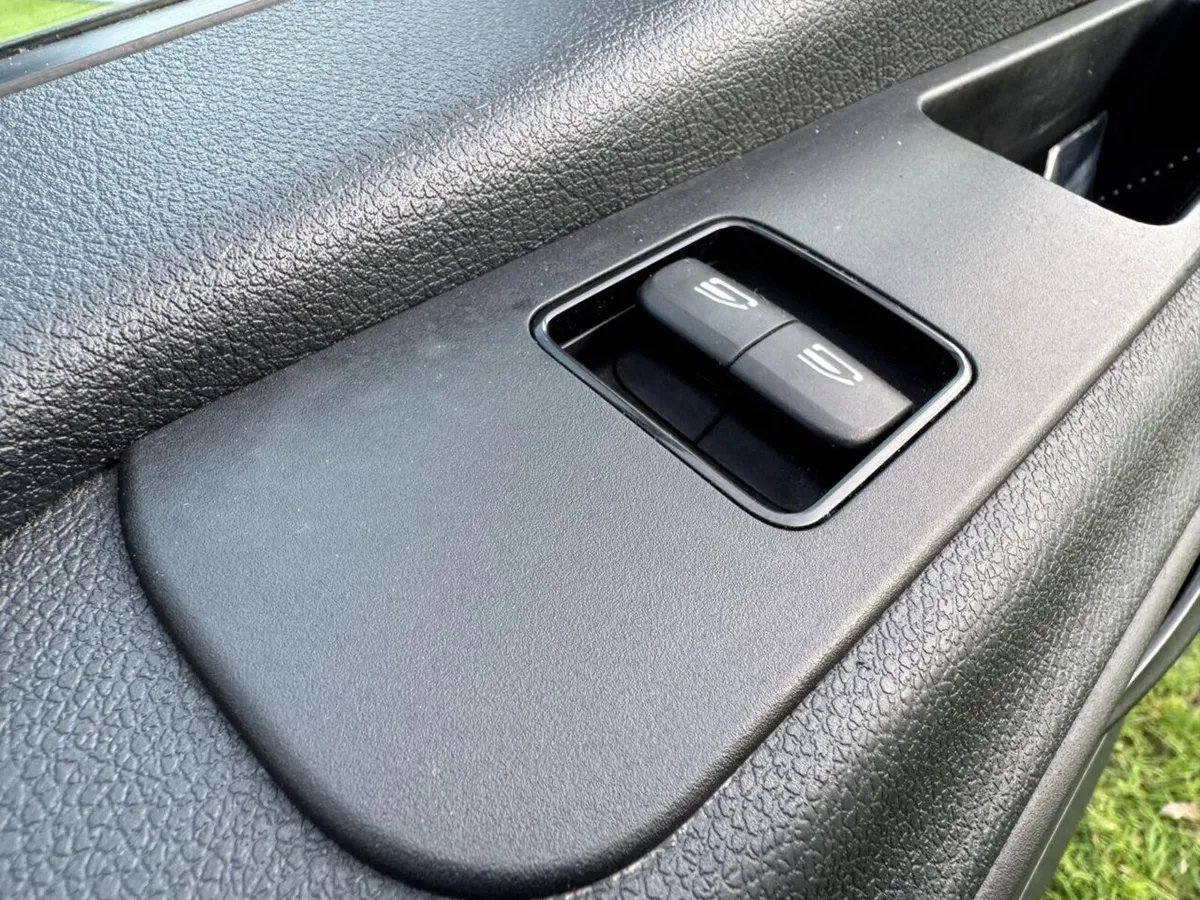 Mercedes-Benz Sprinter 2.0 315di Luton Box Van - Image 3