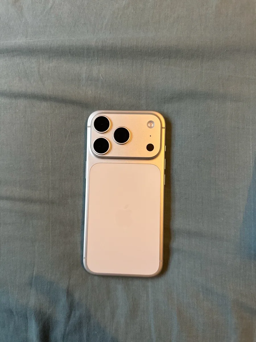 iPhone 17 pro - Image 2