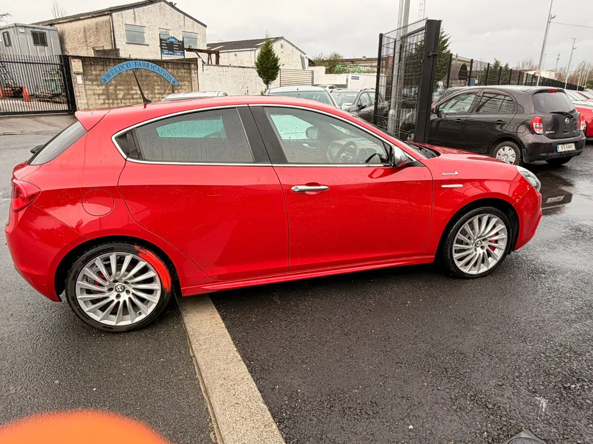 alfa romeo  gulietta 2016 red - Image 2
