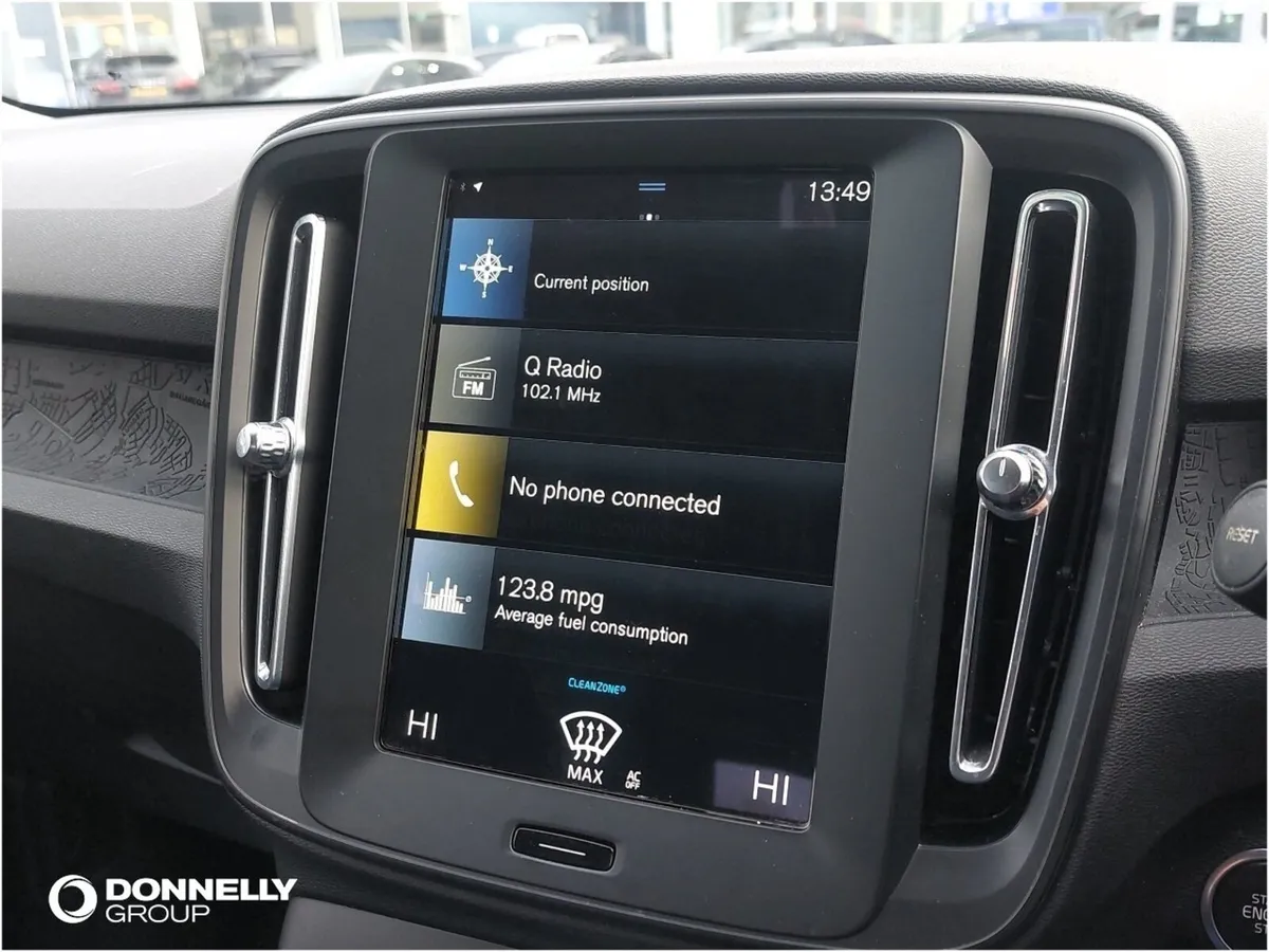 Volvo XC40 Estate Momentum Core - Image 4