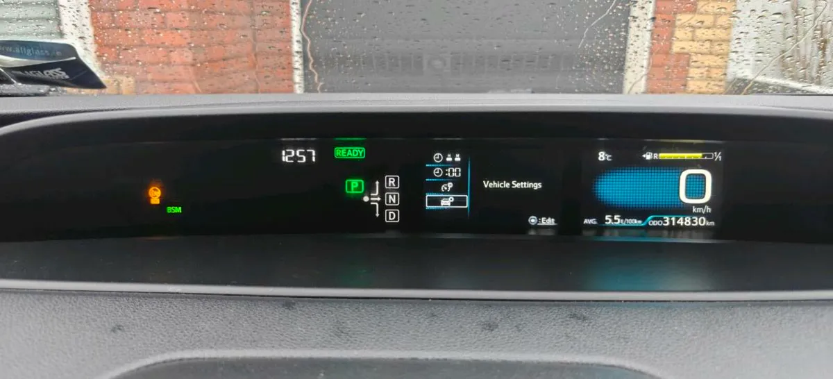 Toyota prius - Image 2