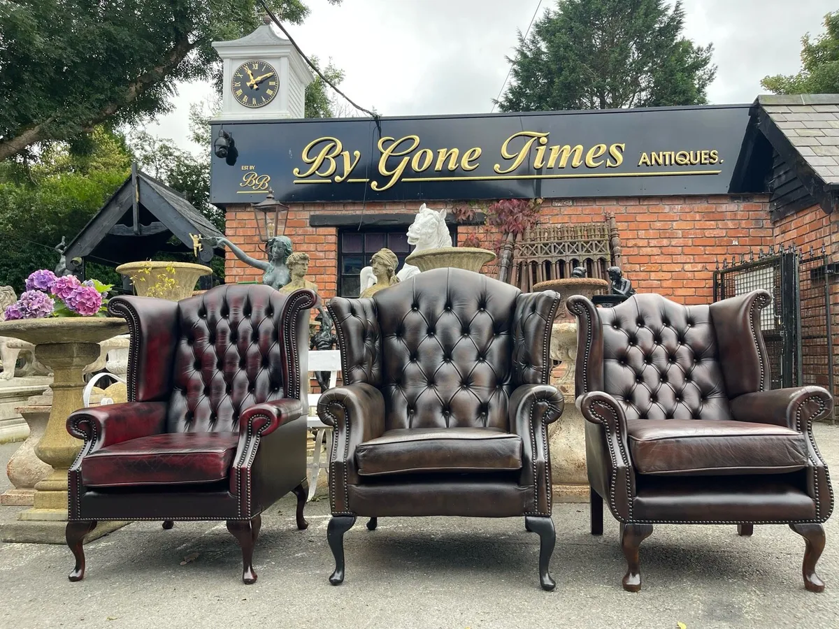 Antique chesterfield chairs 🎄🎄 - Image 1
