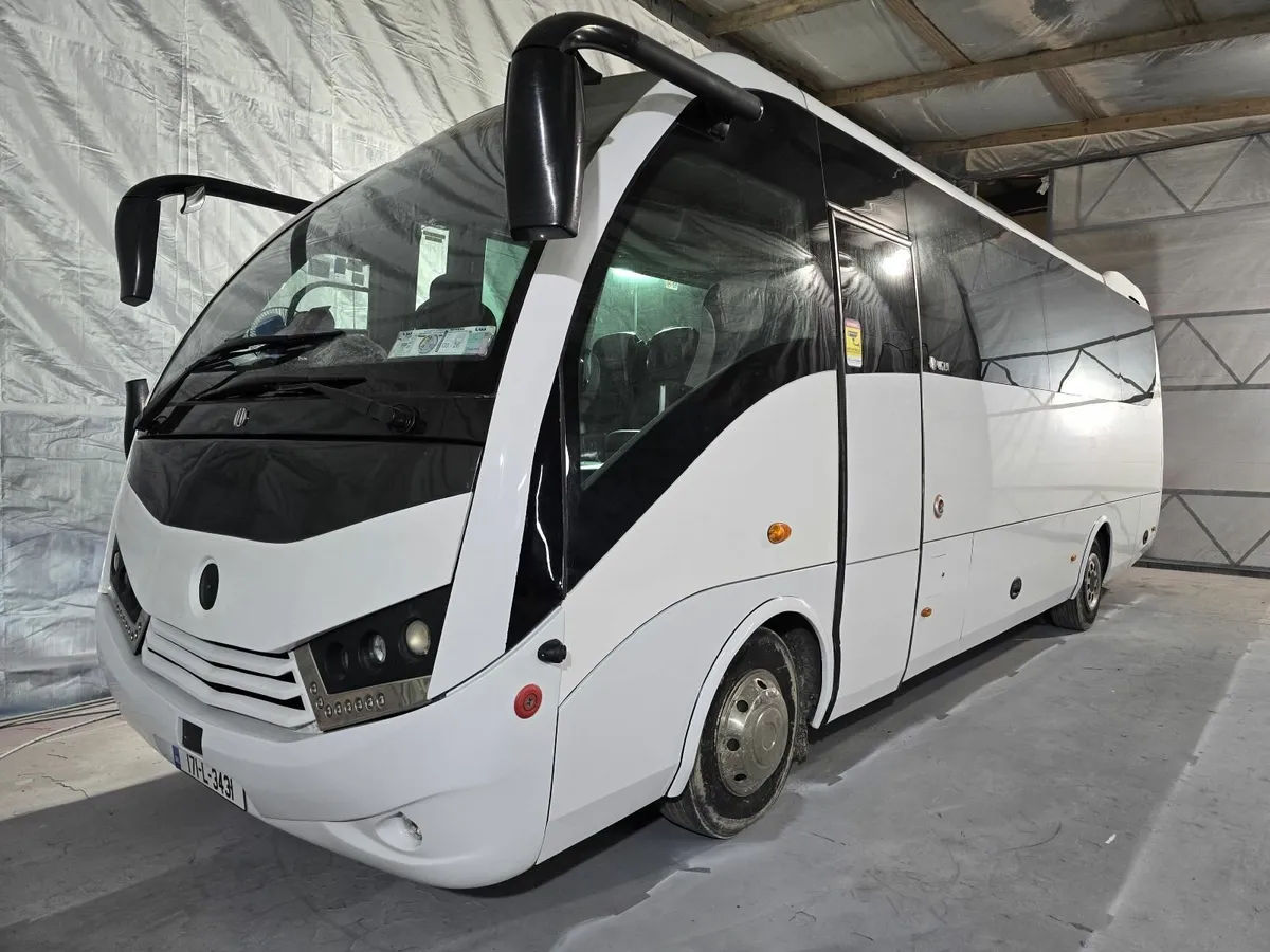 UNVI MERCEDES-BENZ 2017