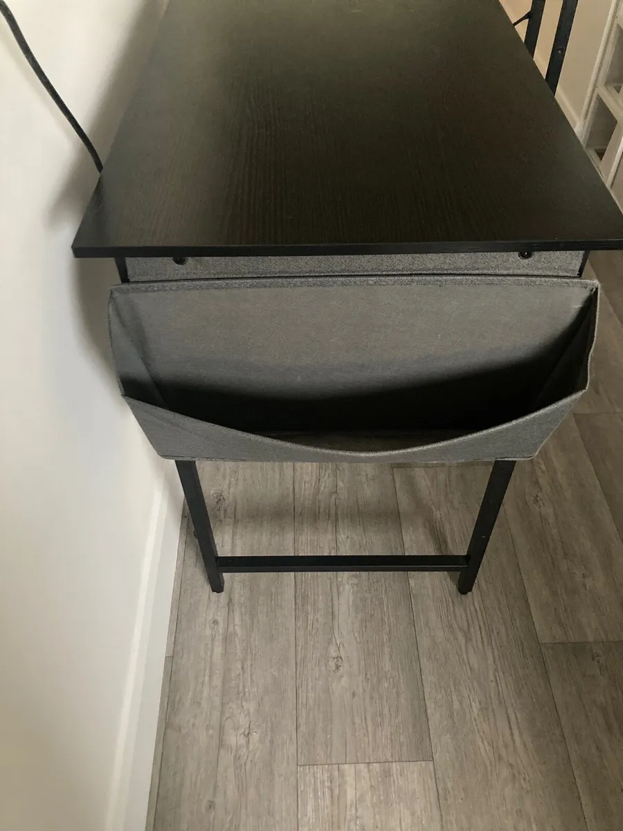 Gaming table and neon light - Image 3