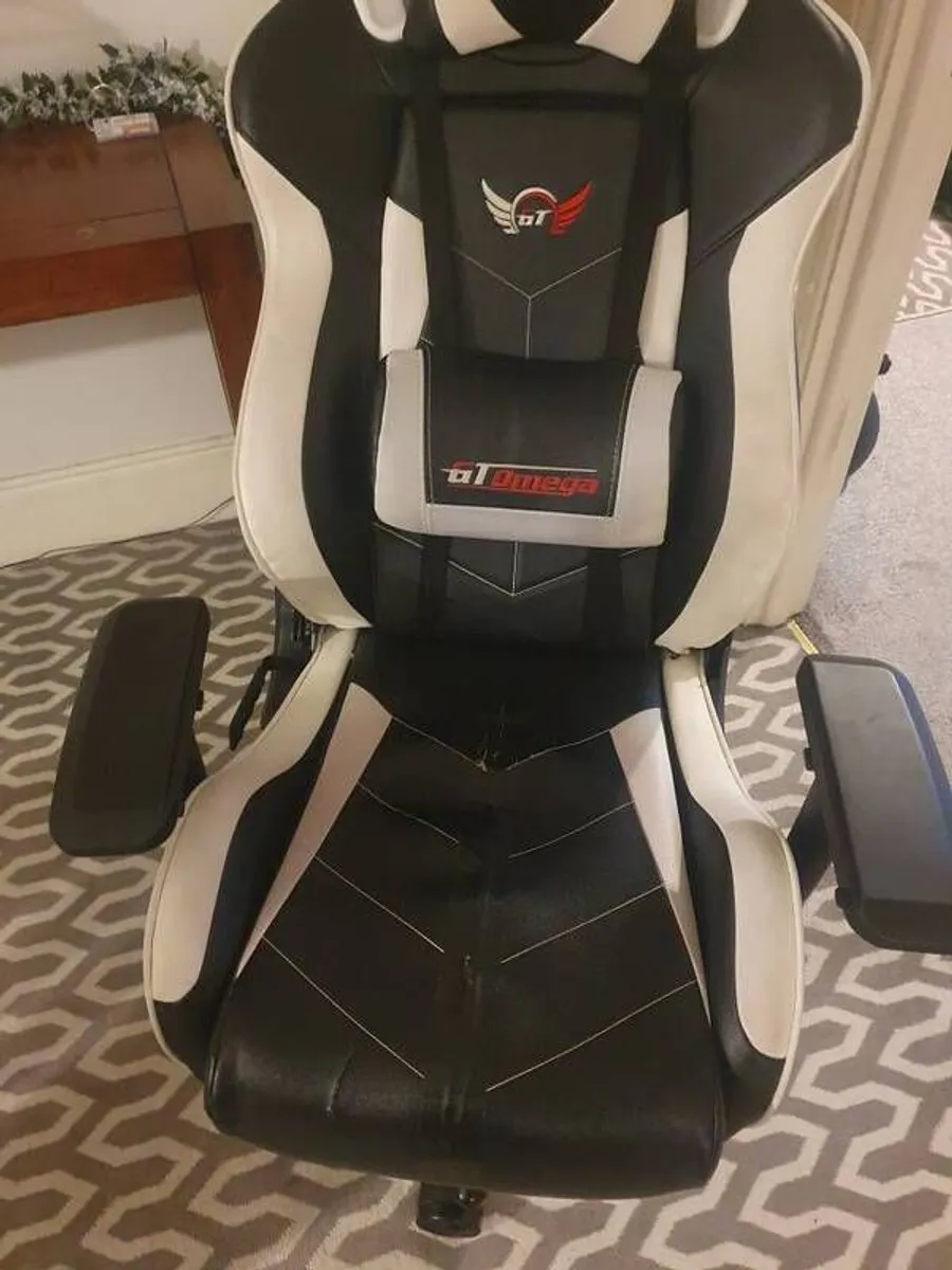 Gaming Chair - Image 1