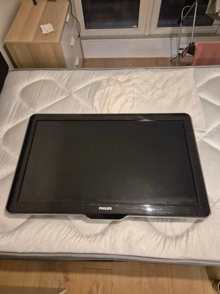 tv 37in Philips non smart TV - Image 2