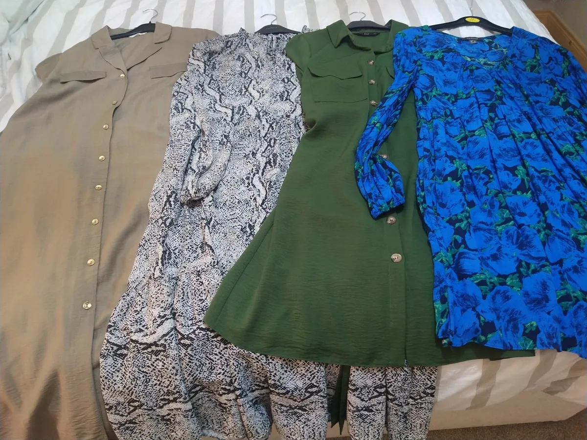 4 dresses - Image 1