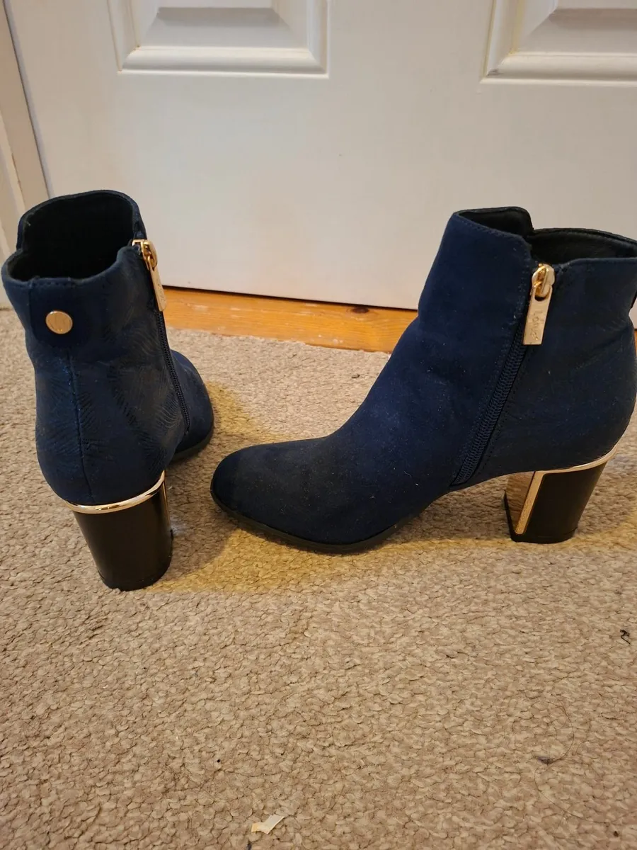 Navy Lotus Boots size 5 - Image 3