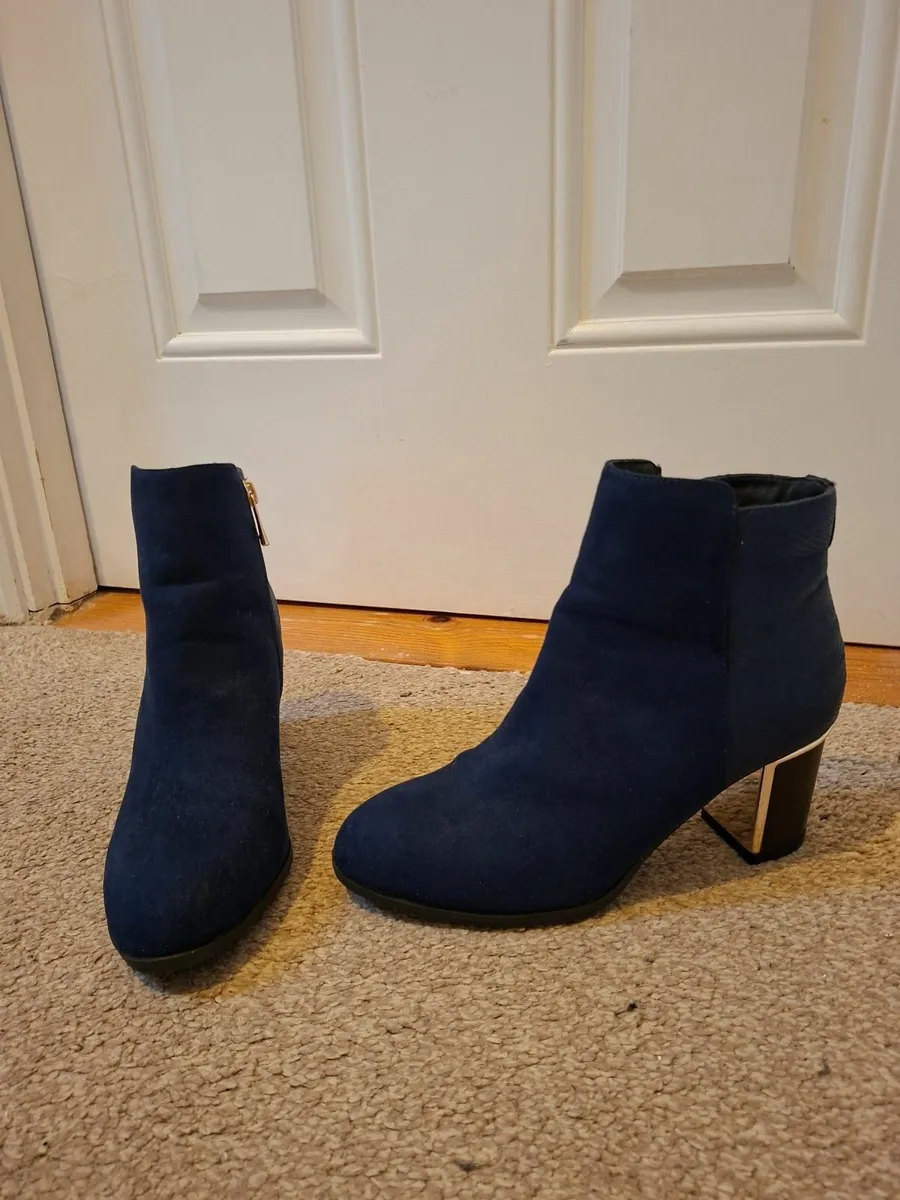 Navy Lotus Boots size 5 - Image 4