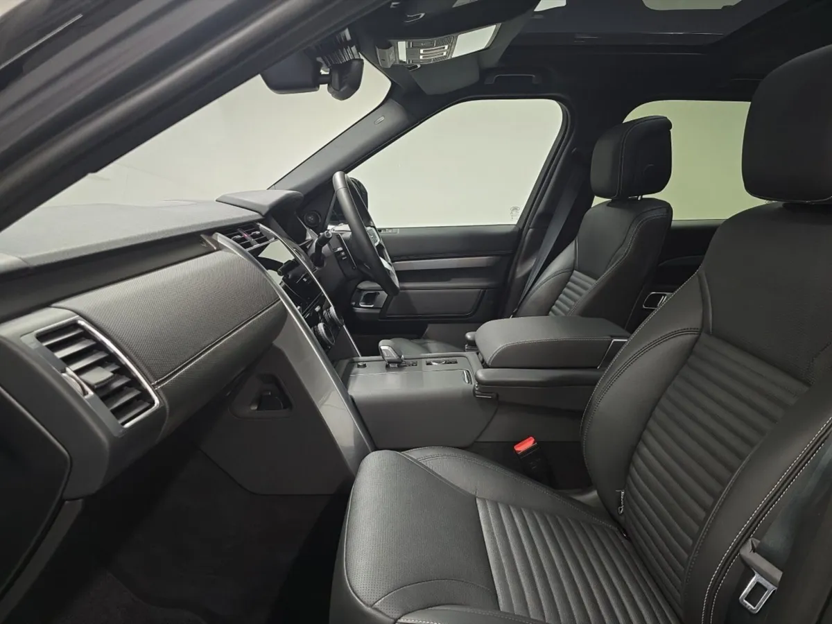 Land Rover Discovery Diesel Sw Dynamic SE - Image 3
