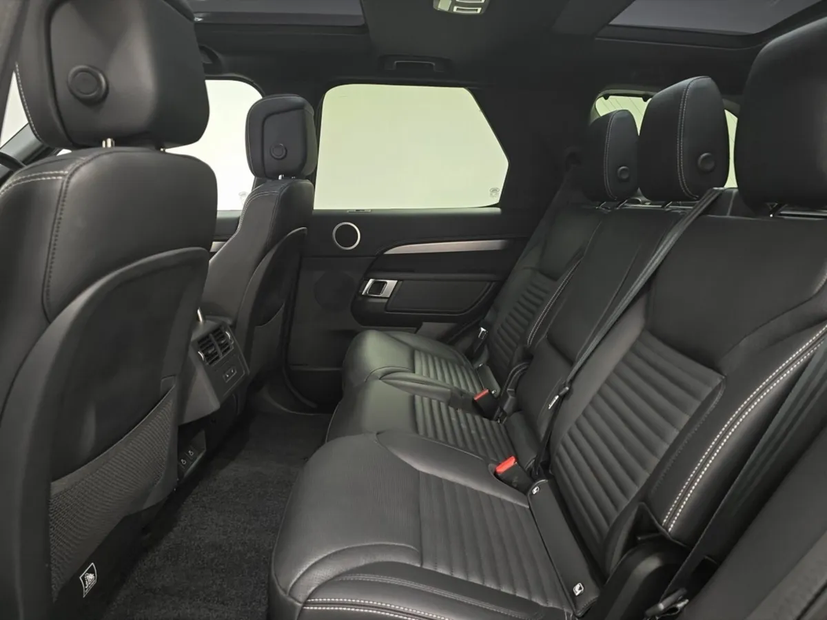 Land Rover Discovery Diesel Sw Dynamic SE - Image 4