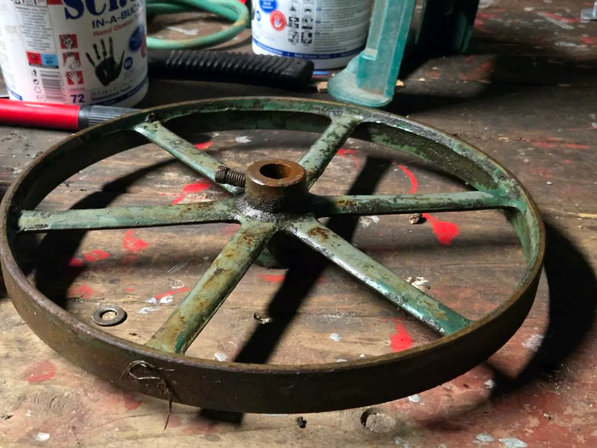 Vintage  pulleys - Image 2