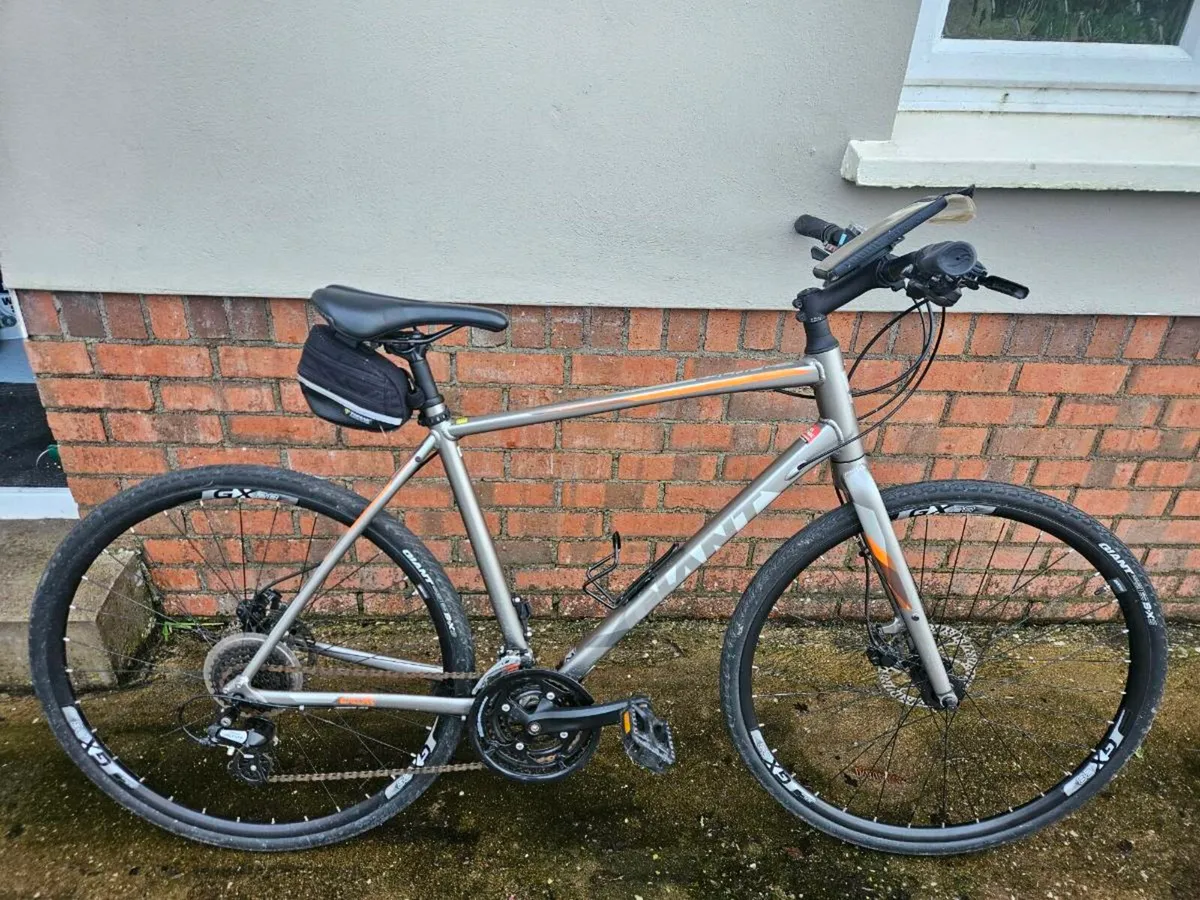 Hybrid Giant Escape 1 Bike - Image 1