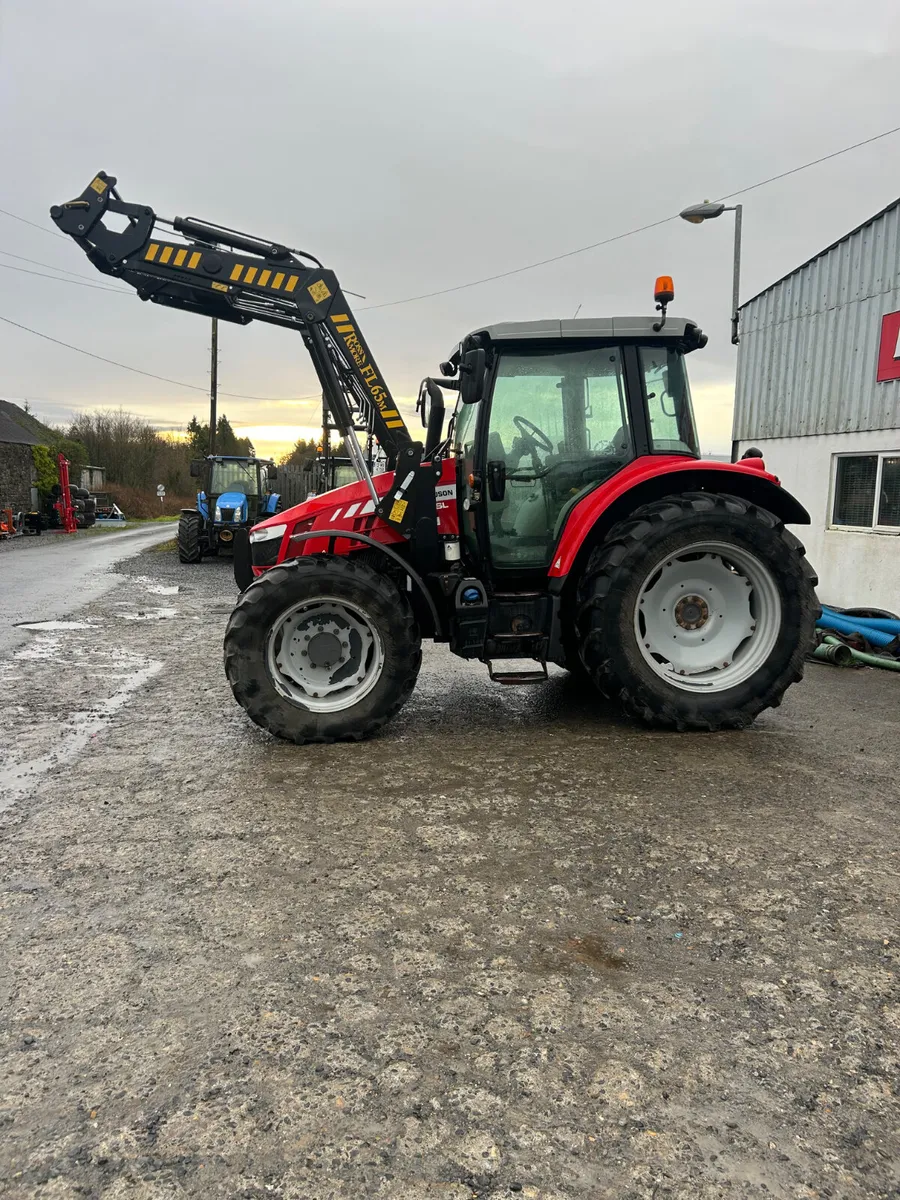 2017 Massey Ferguson 5712 c/w Loader - Image 2