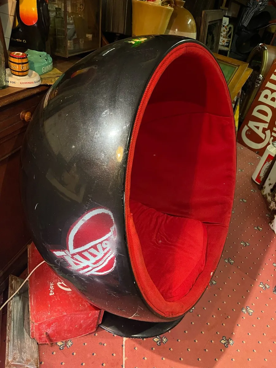 Designer egg/ball chair - Image 1