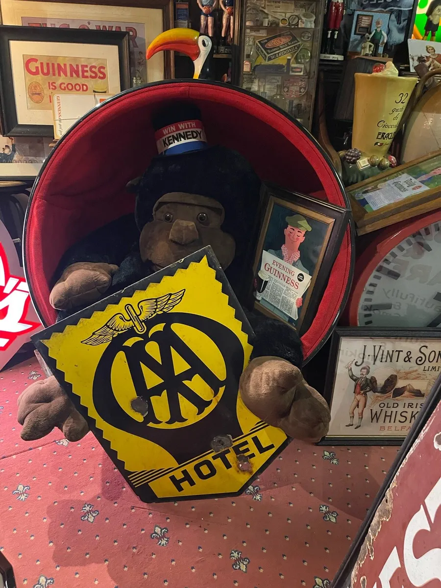 Designer egg/ball chair - Image 2