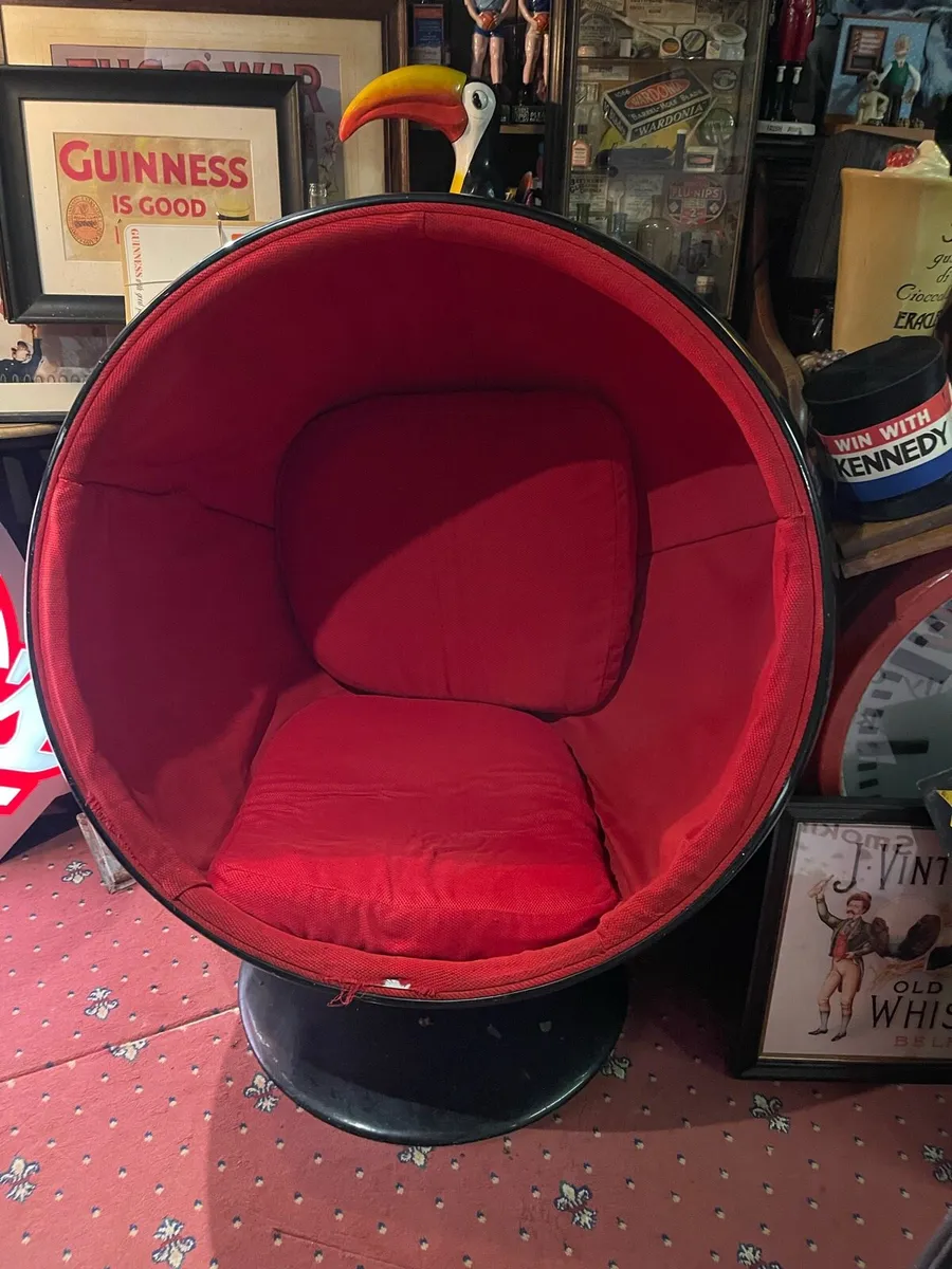 Designer egg/ball chair - Image 3