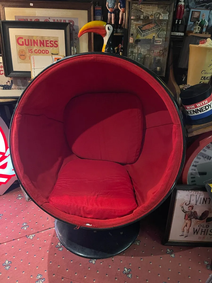 Designer egg/ball chair - Image 4
