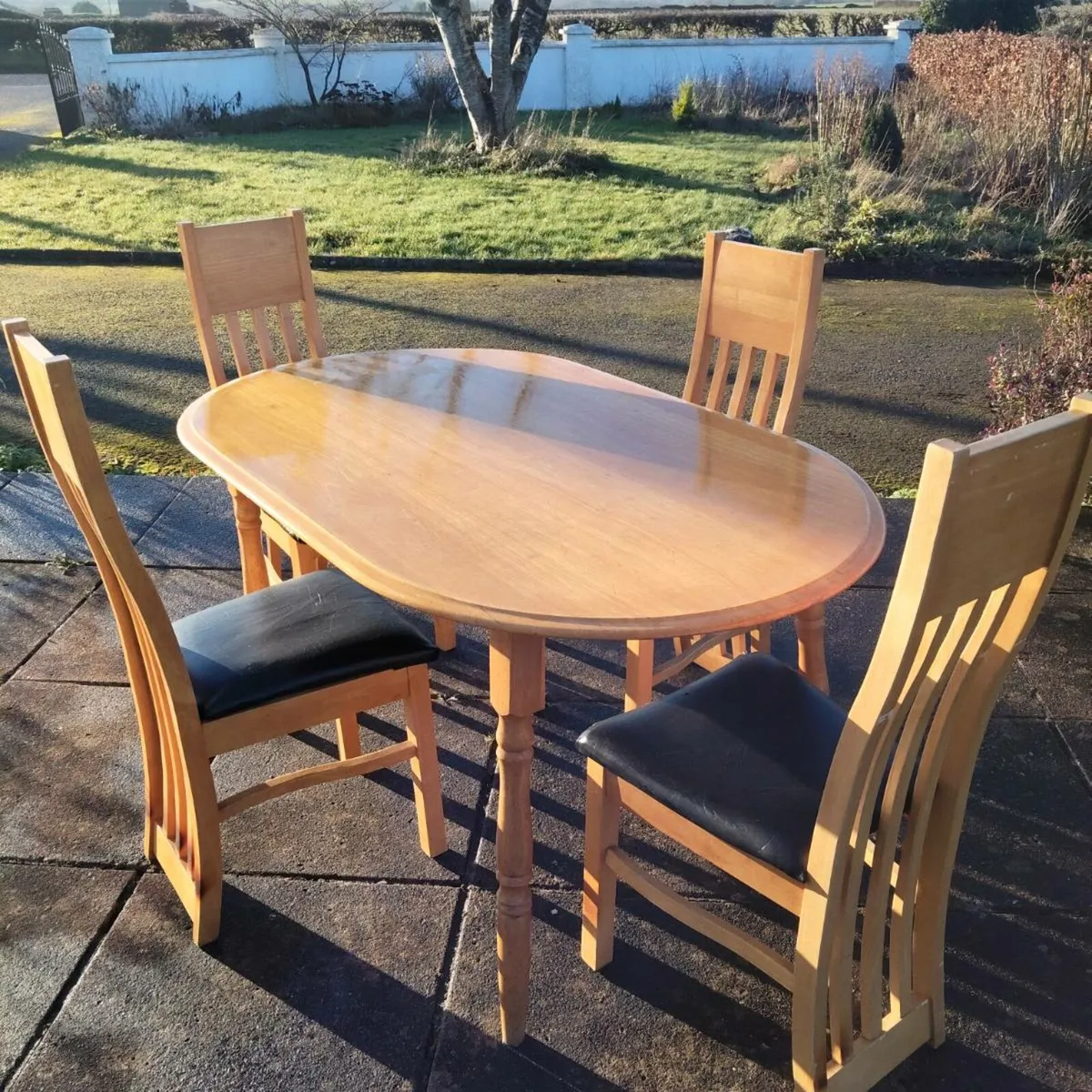 Table and Chairs - Image 4