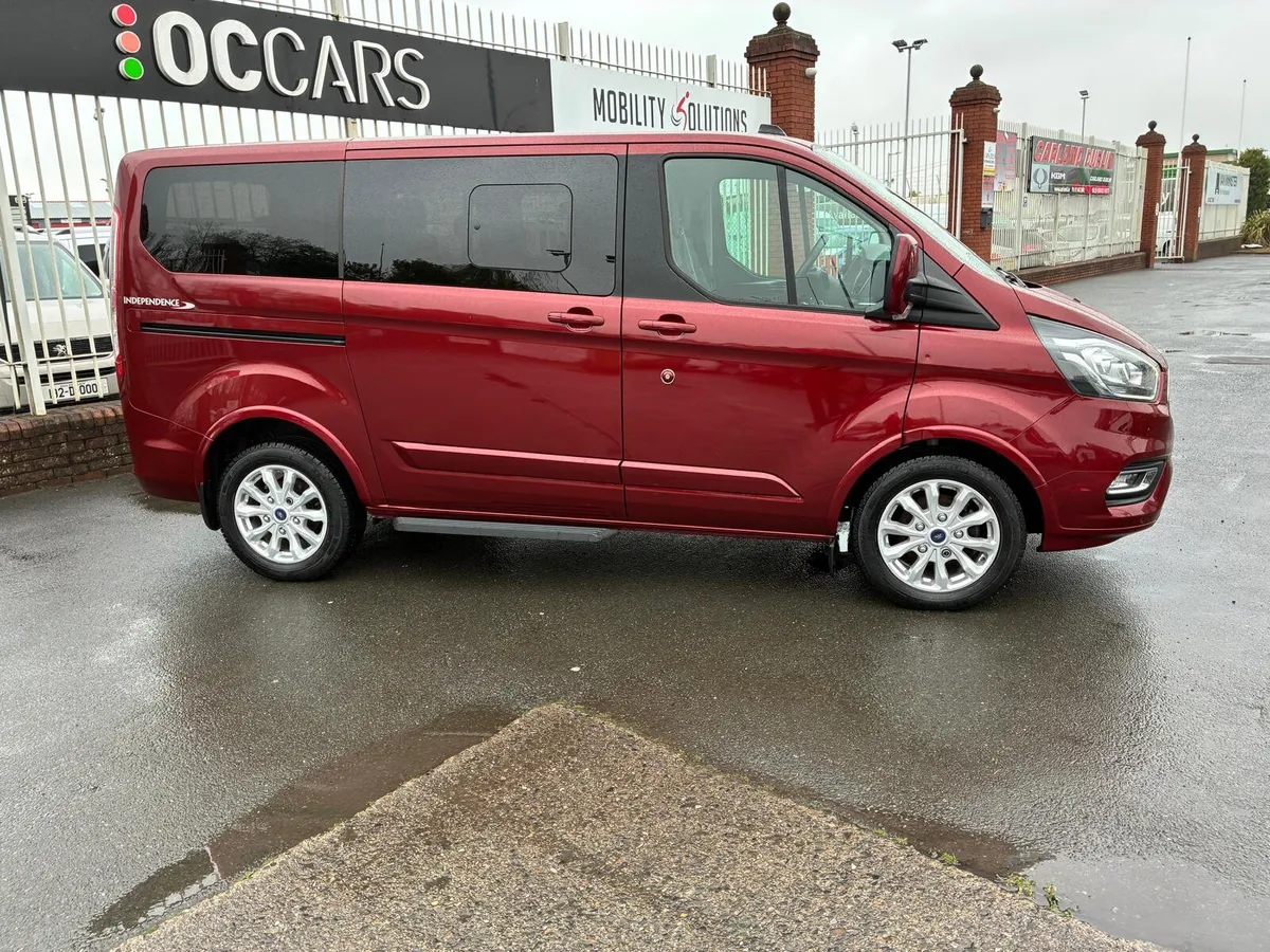2023 Ford Tourneo Custom - 5 seats + wheelchair - Image 2