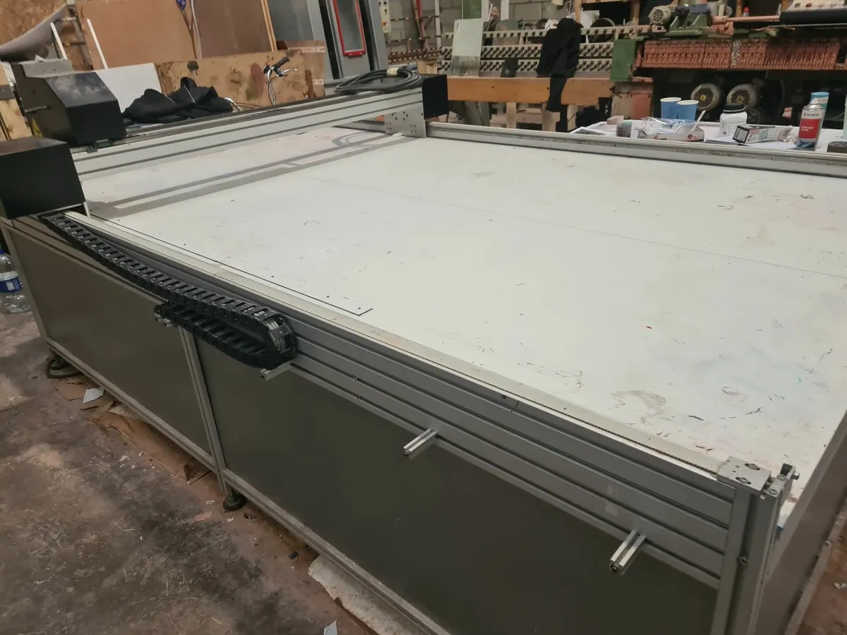 Machine table - Image 1